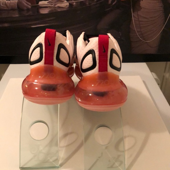 W NIKE AIR MAX 720 - Picture 5 of 8